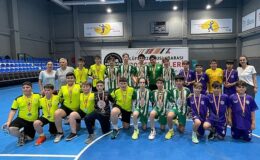 Hentbol ve masa tenisinde kazananlar kupa ve madalyalarını aldı