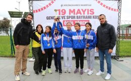 Küçükçekmece Belediyesi ve İlçe Milli Eğitim Müdürlüğü işbirliği ile okullar ortası 19 Mayıs Gençlik ve Spor Bayramı kros yarışı düzenlendi