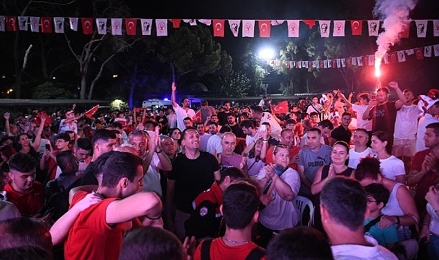 Ulusal heyecan Bornova’da bir öteki yaşanıyor